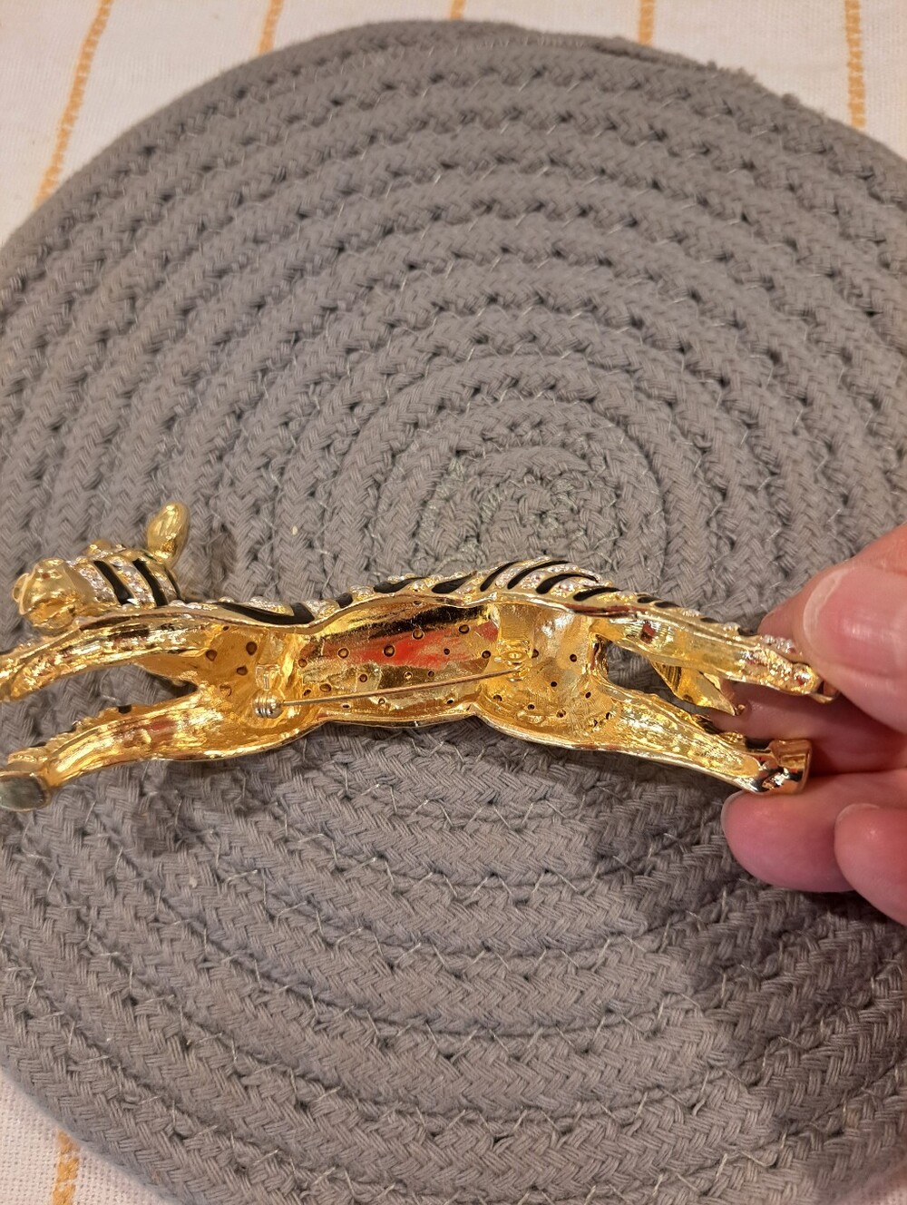 Vtg Joanna Buchanan Zebra Shoulder Brooch Gold Emerald Rhinestones Enamel. New - Picture 6 of 8